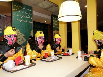 ���ࡰ�����������ѳԿ��  ��Ů�������^