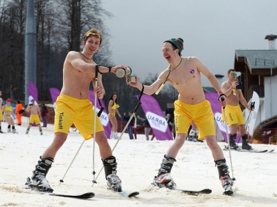 ���_˹��2ǧ����​Ӿ���������������Ļ�ѩ​