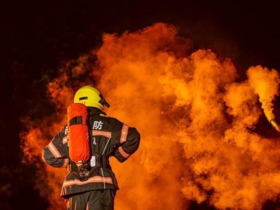 ���Ⱥ��R�]��Ƭ--���(y��ng)����Ӳ�h����