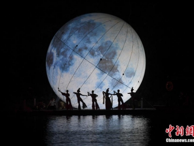 �L(zh��ng)ɳ���ݺ�����������Ӱ�㡱ӭ����