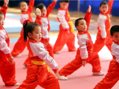 ����е��Č��׃����g(sh��)�\�Ӵ���_Ļ